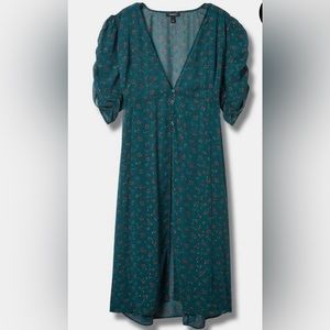 Torrid Chiffon ruched sleeve kimono